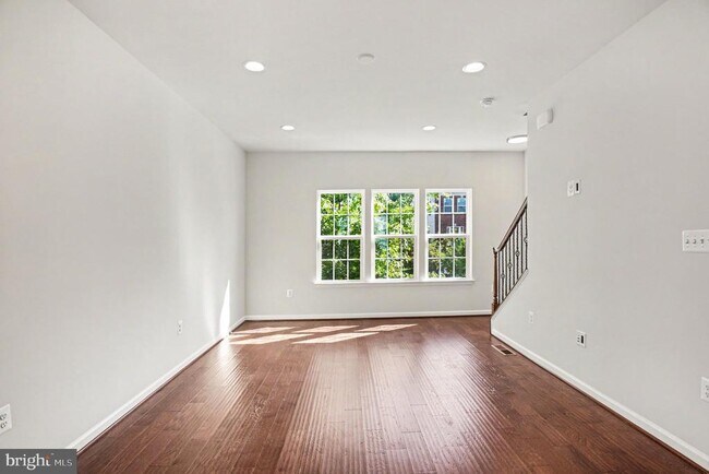 Foto del edificio - 1643 Dorothy Ln