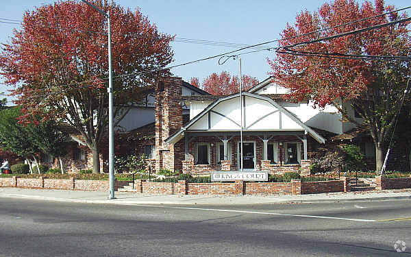 Building Photo - Kings Court Apartments