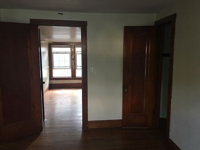 Foto del edificio - 239 Burchell Ave