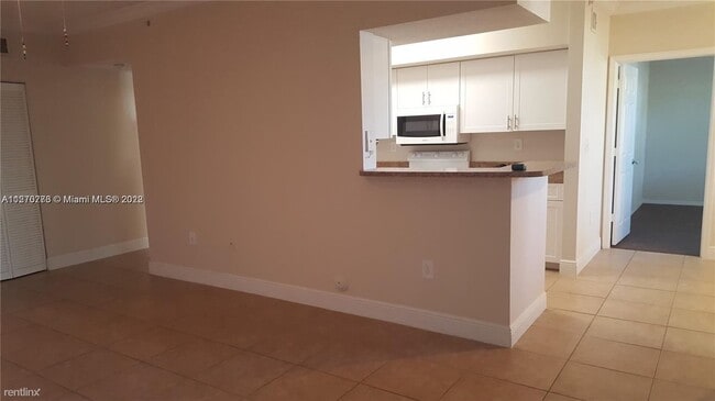 Building Photo - 2 br, 2 bath Condo - 100 SW 117th Ter
