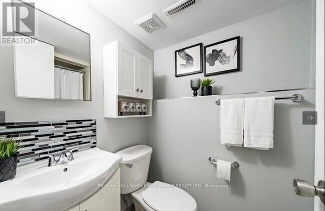Photo du bâtiment - 1413 Ritson Rd S