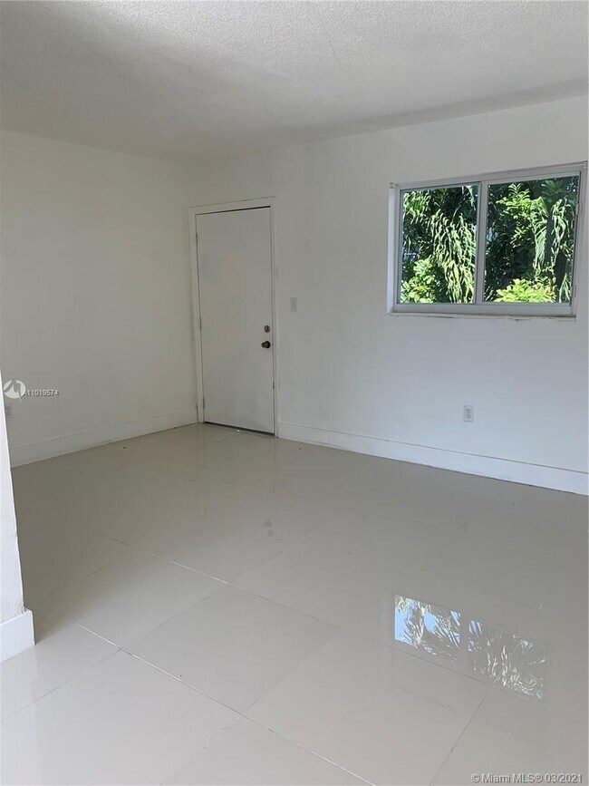 Foto del edificio - 1101 NE 80th St