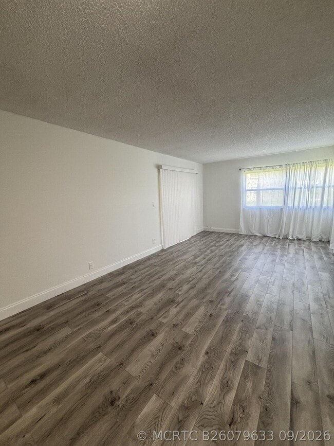 Foto del edificio - 220 Lakeview Dr