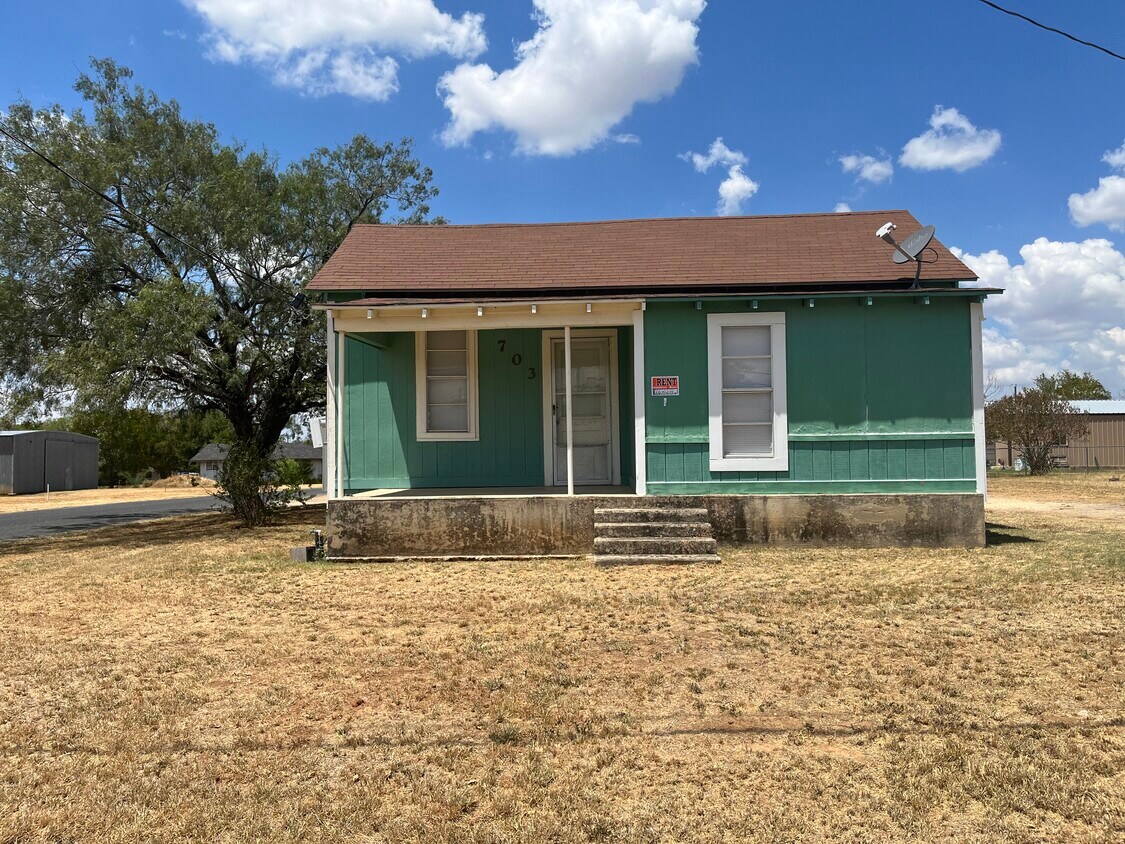 703 E Westmeyer St, Poth, TX 78147 House Rental in Poth, TX