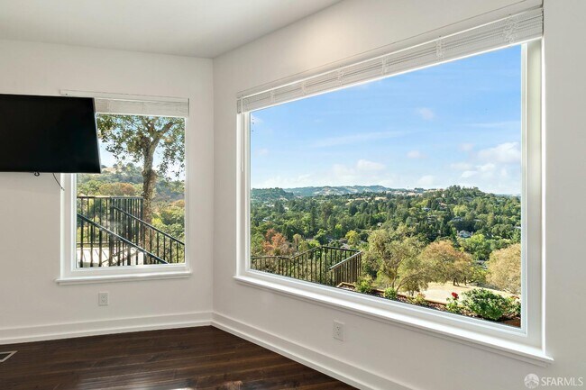 Foto del edificio - 296 Castle Glen Rd