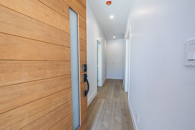 Foto del edificio - 242 N Dillon St