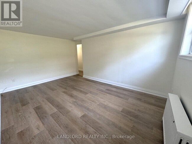 Photo du bâtiment - 155 Stanley Ave