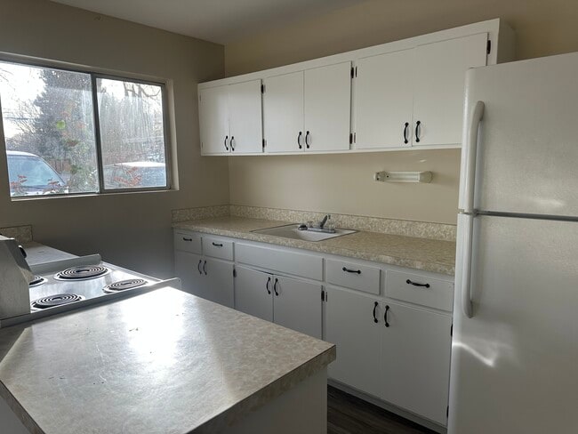 Building Photo - 2423 North Ave