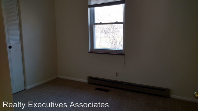 Building Photo - 1728 Pinebrook Dr
