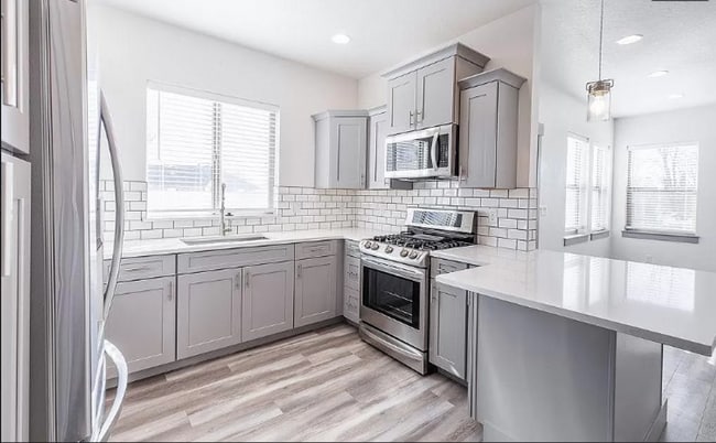 Foto del edificio - Perfect location 3 bed 2.5 bath Townhouse.
