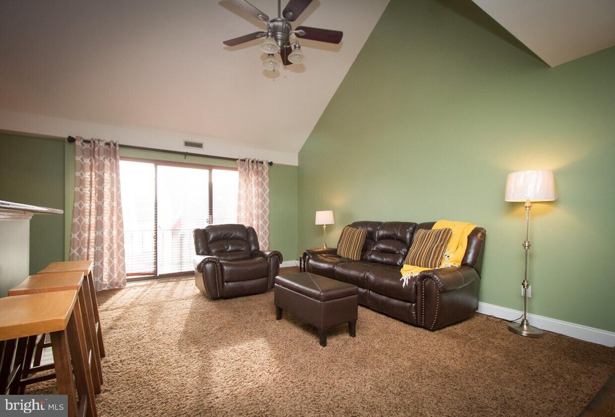 Foto principal - 9508 James St