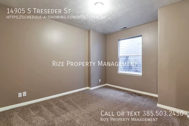 Building Photo - 14905 Treseder St