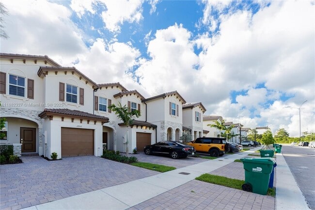 Foto del edificio - 12832 NW 22nd Pl