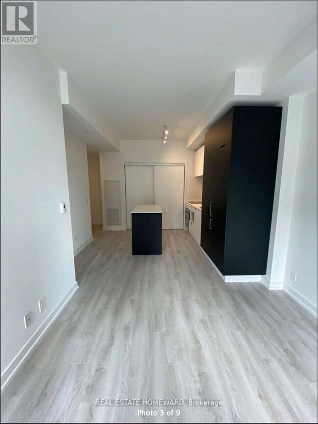 Building Photo - 33 Helendale Ave