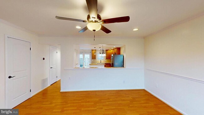 Foto del edificio - 8576 Adamson St