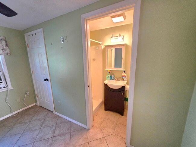 Building Photo - 4068 Peace Dr
