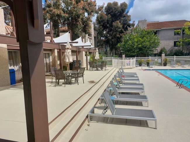 Building Photo - ***Move in Now Special-One Month Free Rent...