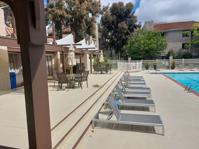 Foto del edificio - ***Move in Now Special-One Month Free Rent...