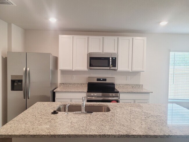 Foto del edificio - "Like New" 1-story | 4 bedroom | 2 bath home on quiet cul-de-sac with no neighbors behind in tran...