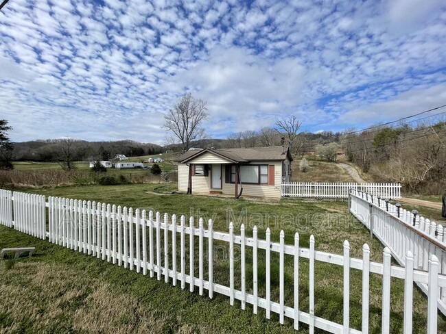 Building Photo - 10045 Rutledge Pike