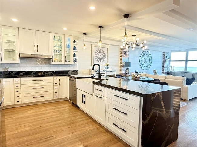 Building Photo - 800 SE 20th Ave