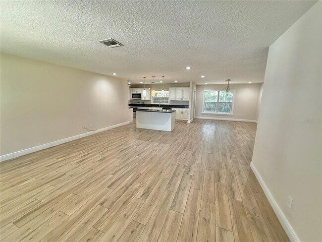 Foto del edificio - 2810 Flowertree Rd