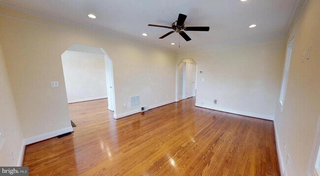 Building Photo - 2508 S Kenwood St