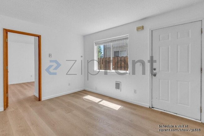 Building Photo - 1526 NE 68th Ave