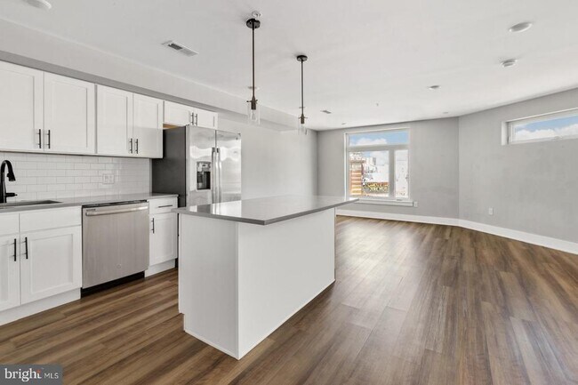 Foto del edificio - 3965 Lancaster Ave