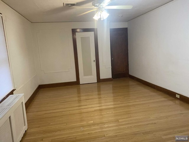 Foto del edificio - 325 Bogert Ave