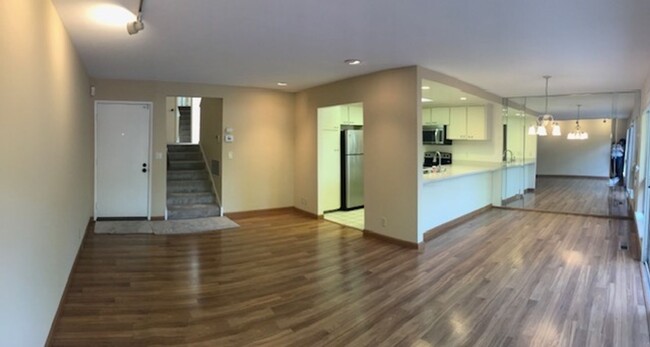 Foto del edificio - Cupertino- Beautifully updated townhome wi...