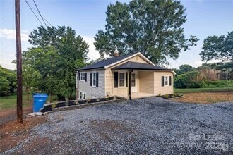 Building Photo - 1488 Hilltop St