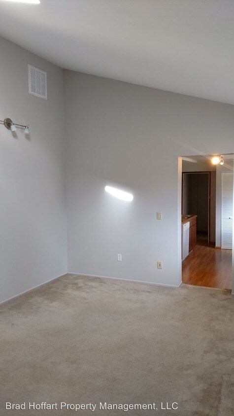 Primary Photo - 226 NE 47th Ave