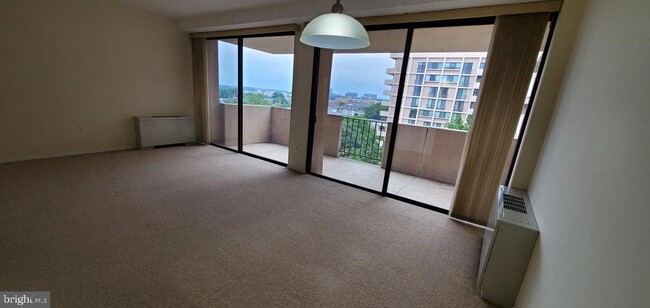 Foto del edificio - 4141 Henderson Rd