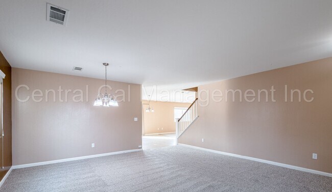 Foto del edificio - Large 4 Bedroom/2.5 Bath Home with a Large Loft - $2795 Per Month!
