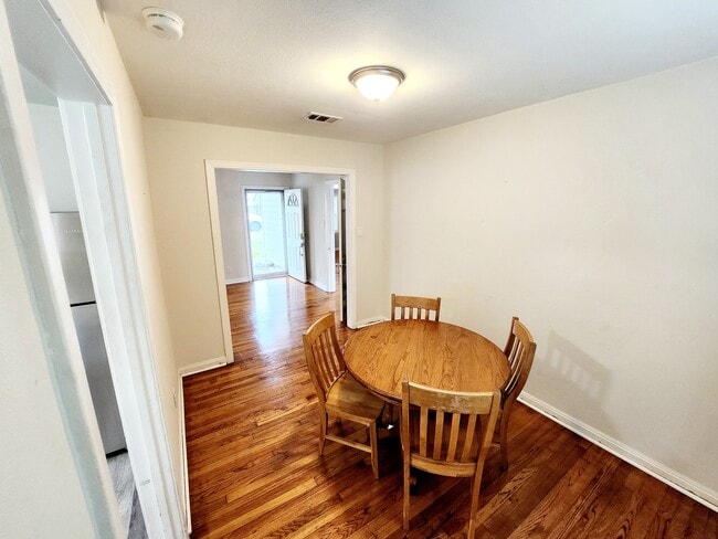 Building Photo - 618 Dunkley Dr