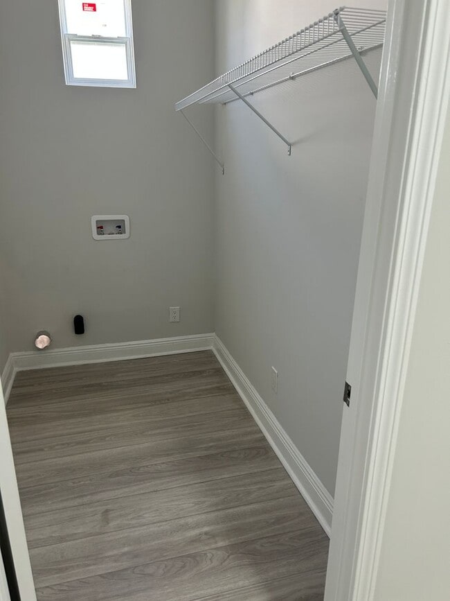 Building Photo - Remodeled 3 bedroom/ 2 bath home located D...