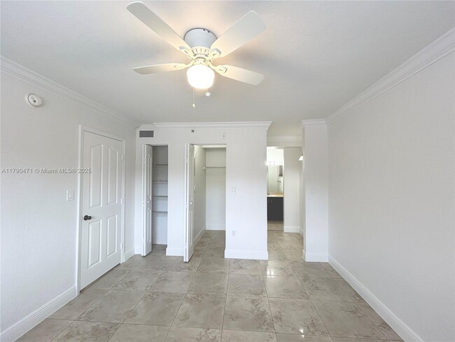 Foto del edificio - 445 SW 11th St