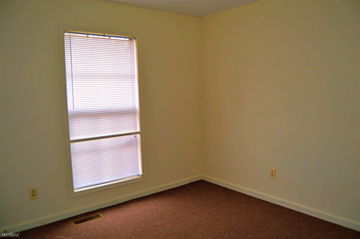 Primary Photo - 1032 Brookview Dr