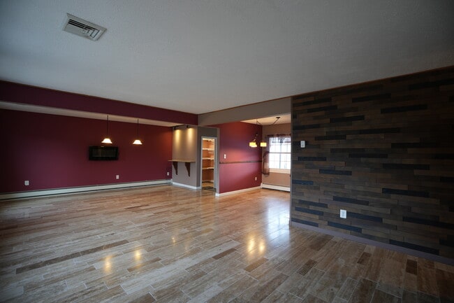 Building Photo - 90 Cobalt Ridge Dr E