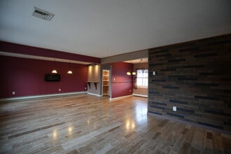 Building Photo - 90 Cobalt Ridge Dr E