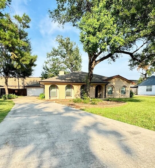 Building Photo - 28922 Savannah Drive