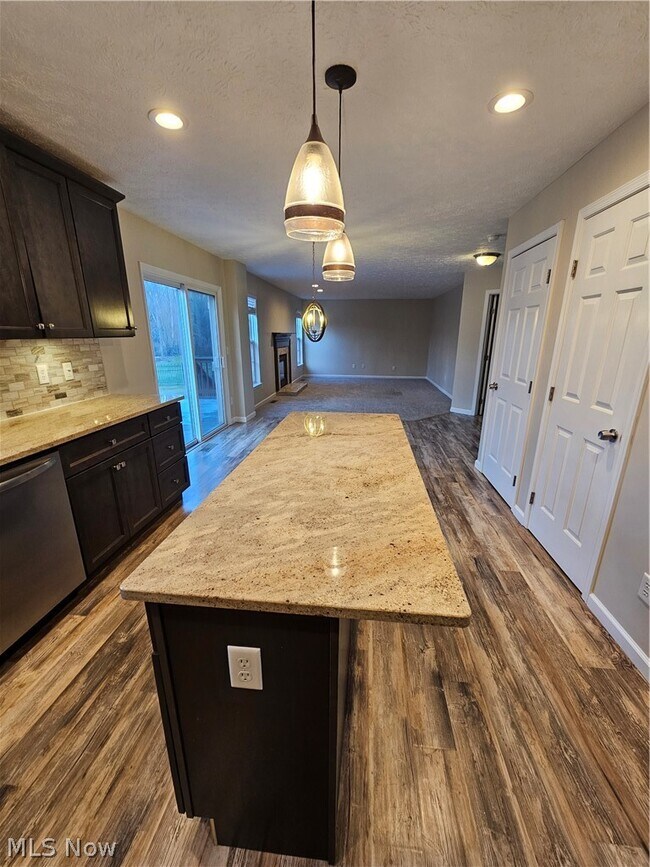 Foto del edificio - 687 Brookside Ln