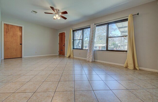 Building Photo - 7803 Lazy Ln