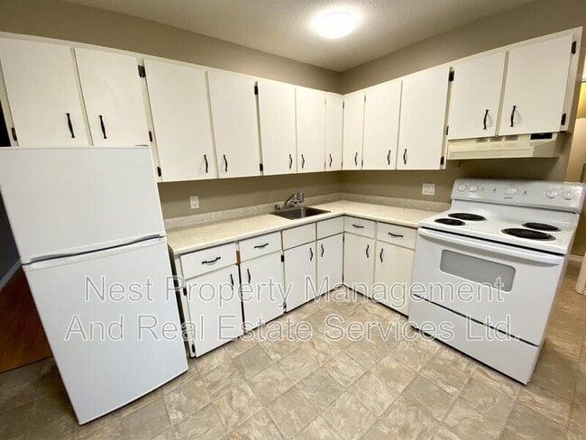 Building Photo - 1900-1900 Strathcona Ave