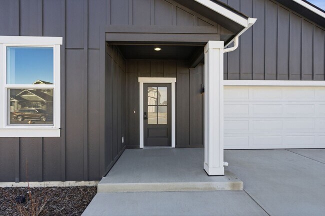 Foto del edificio - Beautiful 3 Bedroom Home with Open Living Space, Large Pantry & 2-Car Garage