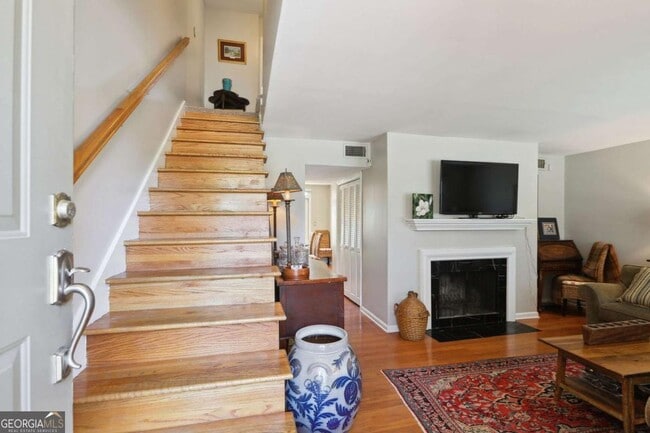 Building Photo - 73 La Rue Pl NW