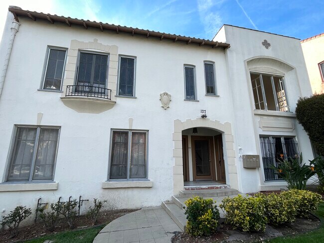 Foto del edificio - 129 1/2 N Kenmore Ave