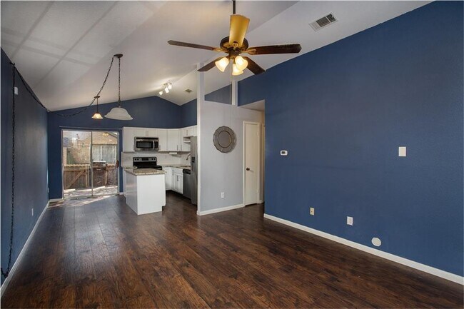 Building Photo - 1015 E Yager Ln