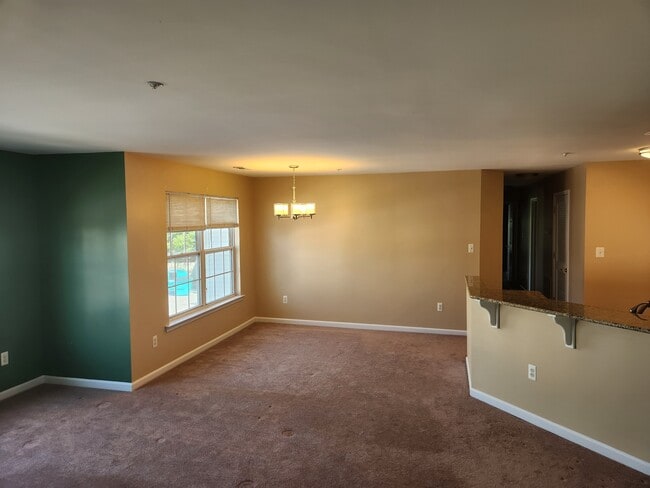 Building Photo - 2026 Windsong Dr